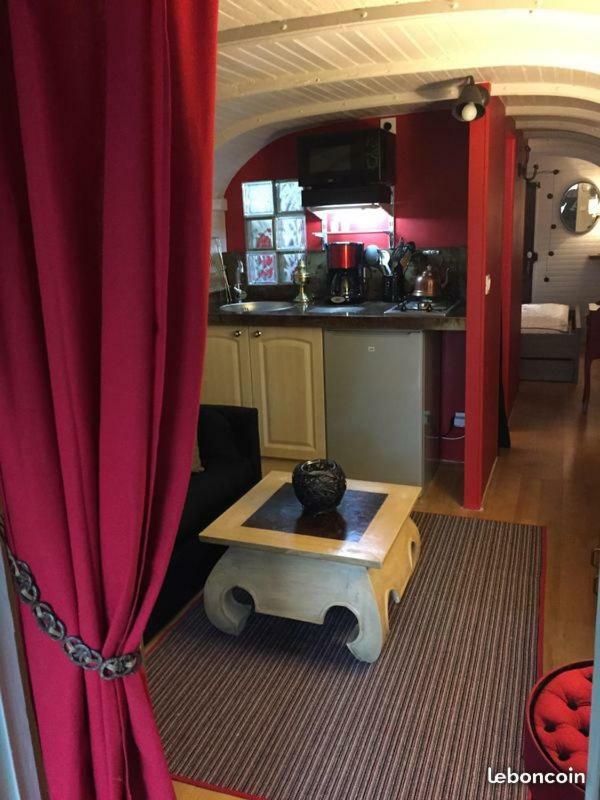 Roulotte - Le Domaine Des Ecrevisses Hotel Saint-Florent-sur-Cher Ngoại thất bức ảnh